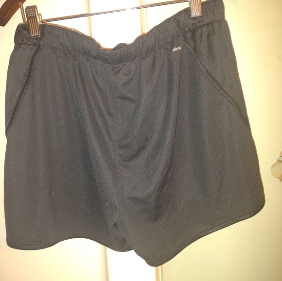 Woman's athletic black Adidas running shorts size Large - Picture 3 of 4